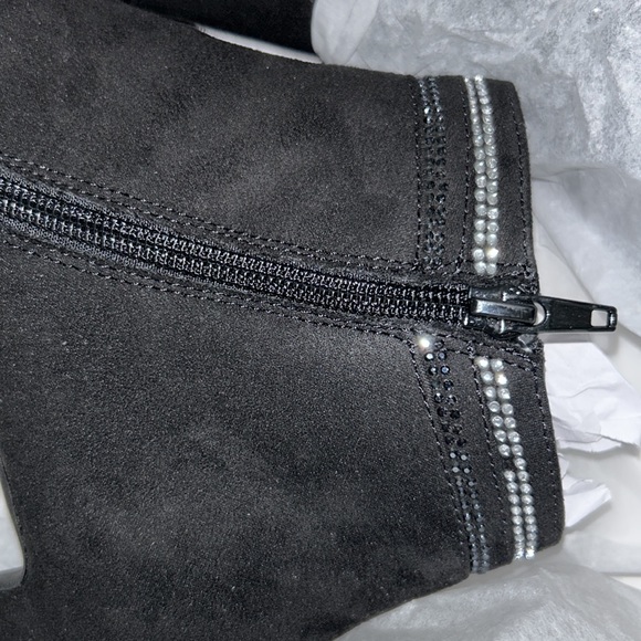 Embellished Rhinestone Trim Cushioned Almond Toe Stiletto Zip-Up Dress Booties - Picture 9 of 10